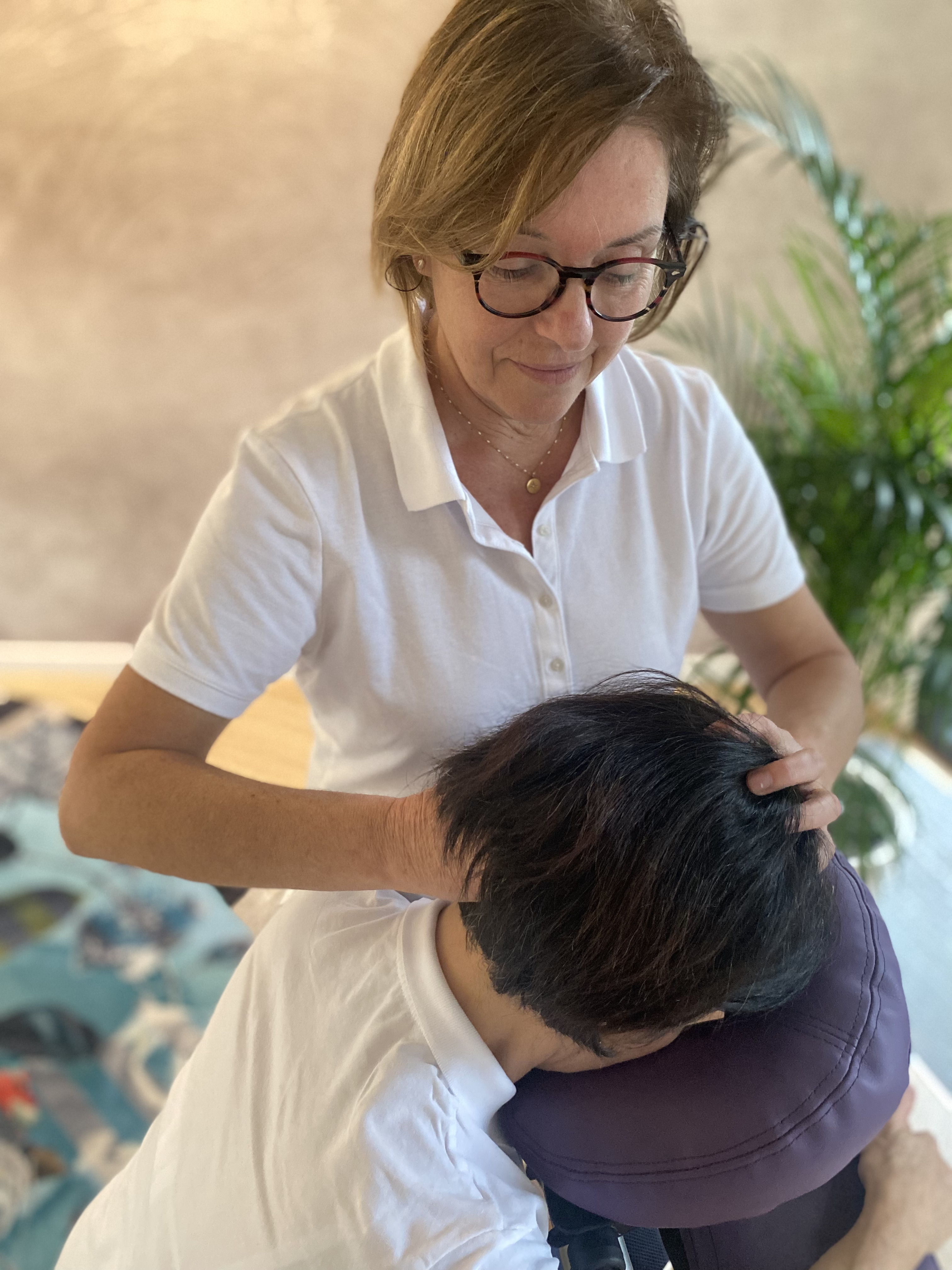Martine Hervé dans l'Espace M, son cabinet de massage AMMA à Denée